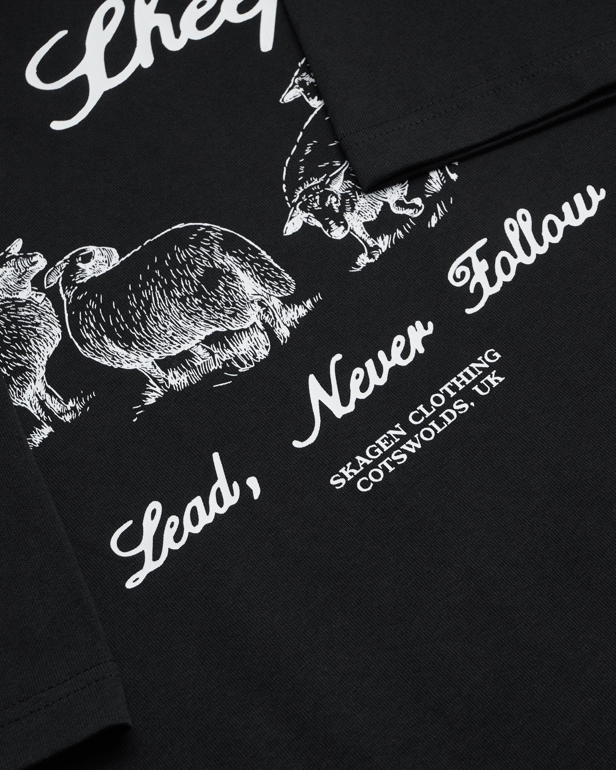 Graphic T-Shirt 'Lead, never follow' Black