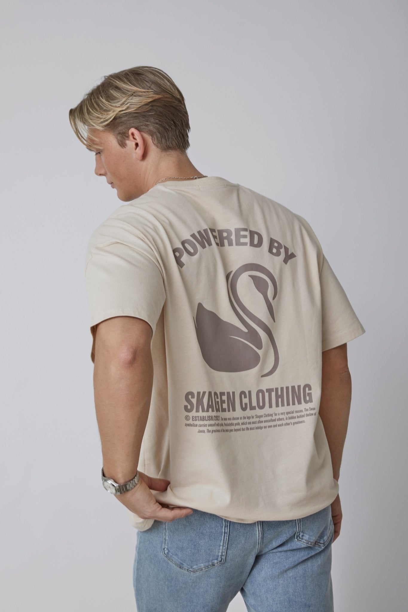 T-SHIRT - POWERED BY SWAN (BEIGE) - Skagen Clothing DK